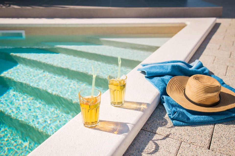 Swimming pool, Swimming pool, Drinks