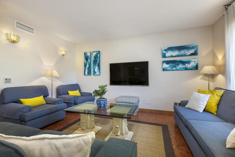 Communal lounge/ TV room, Living room