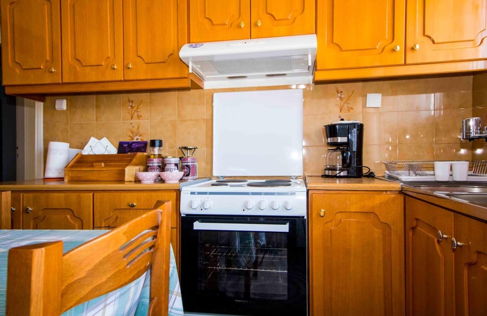 Coffee/tea facilities, stove