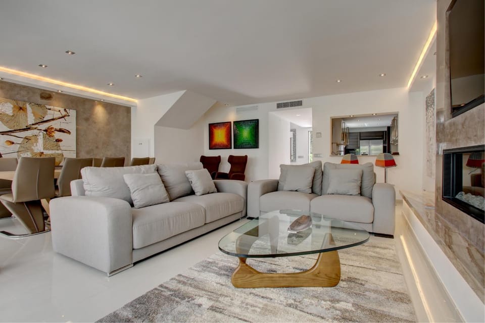 Communal lounge/ TV room, Living room