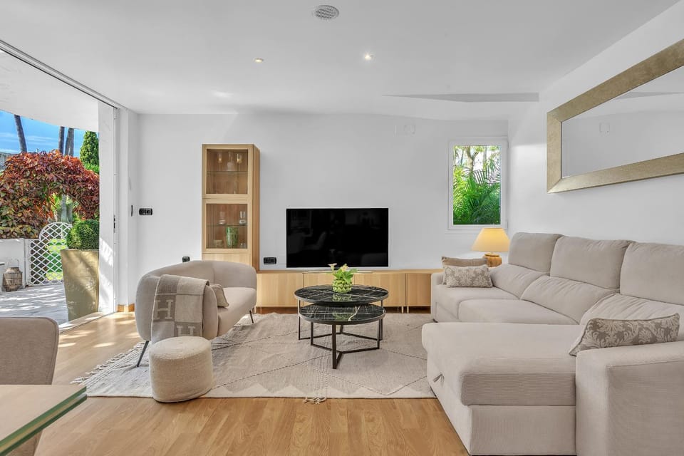 Marbella Real - Stylish 2 Bedroom Apartment by Finest Rentals Apartment in Marbella