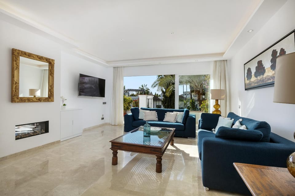 Communal lounge/ TV room, Living room