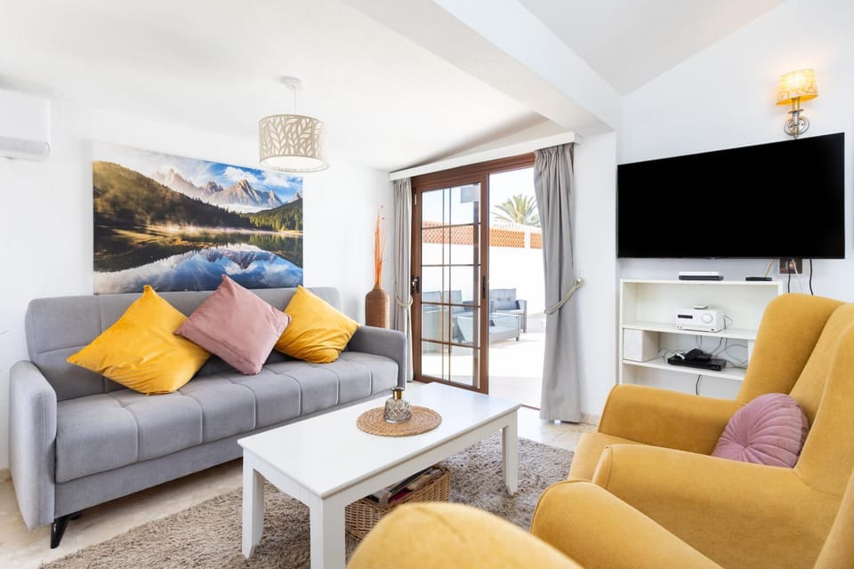 CASA BRANSFORD, Excellent, Sunny House with Private Heated Pool Villa in Abona