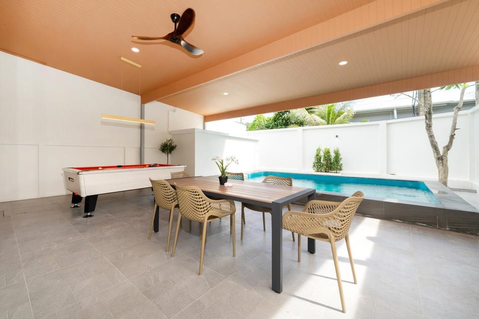 Pool view, Swimming pool, sunbed