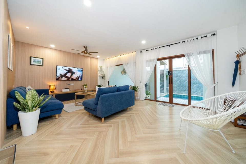 Communal lounge/ TV room, TV and multimedia, Living room, Seating area
