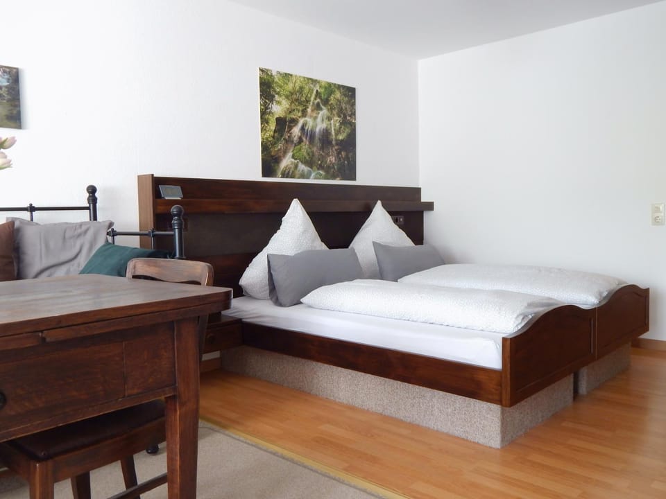 Bed, Photo of the whole room, Bedroom