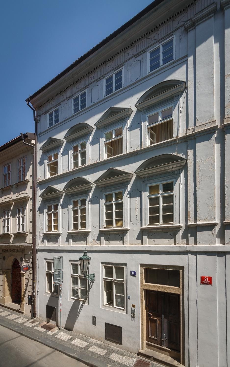 Facade/entrance