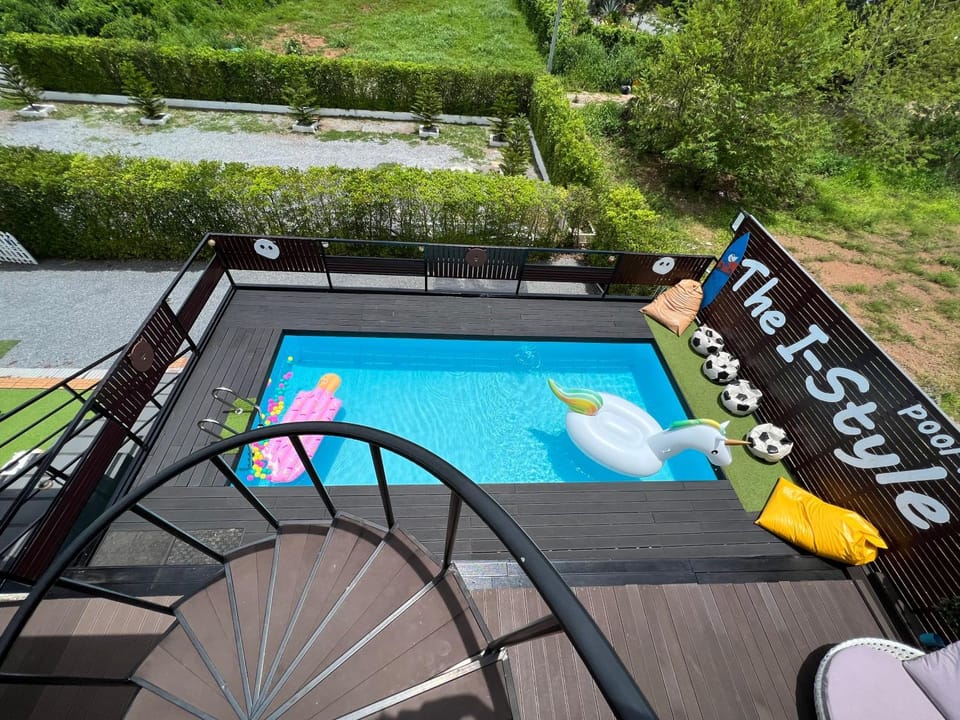 The I-style pool villa House in Chon Buri Changwat