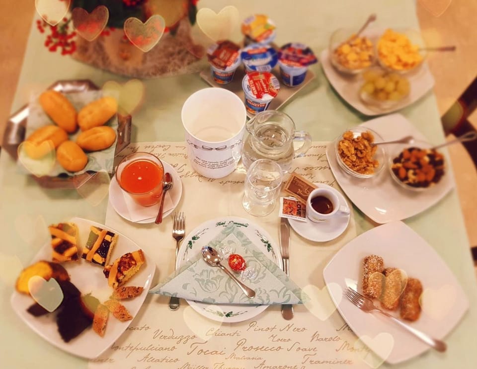 Food close-up, Lounge or bar, Continental breakfast, Italian breakfast, Drinks