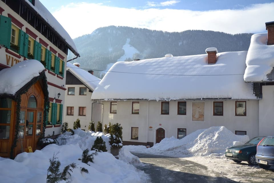 Facade/entrance, Winter, Area and facilities