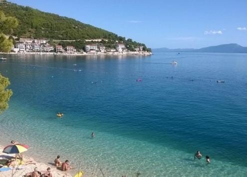 Drvenik, Apartman 1m from sea Apartment in Dubrovnik-Neretva County