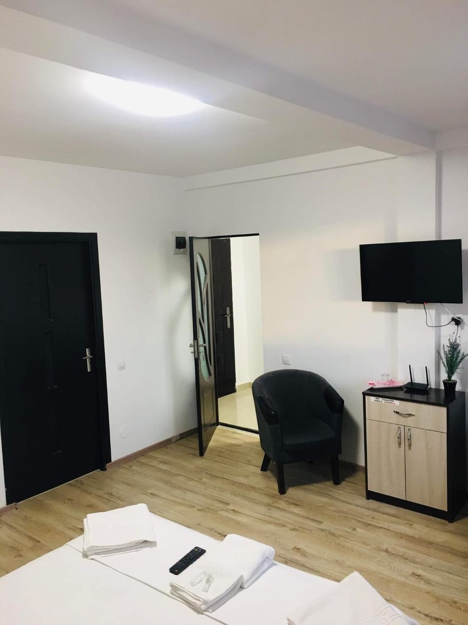 Bed, Kitchen or kitchenette, Photo of the whole room, Bedroom, towels