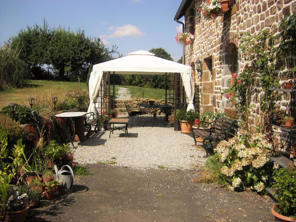 Facade/entrance, Garden