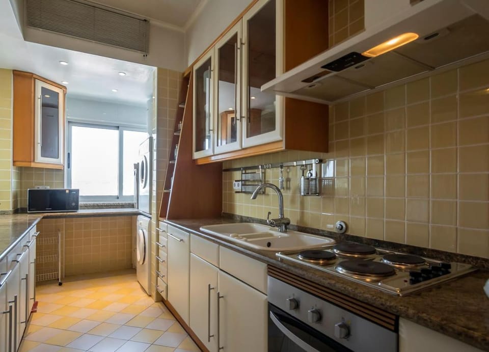 Azores 19th Floor (180º ocean & city view) Apartment in Ponta Delgada