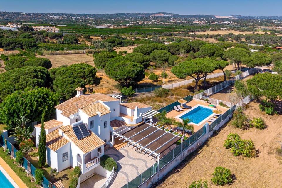 Villa Carlivo Villa in Olhos de Água