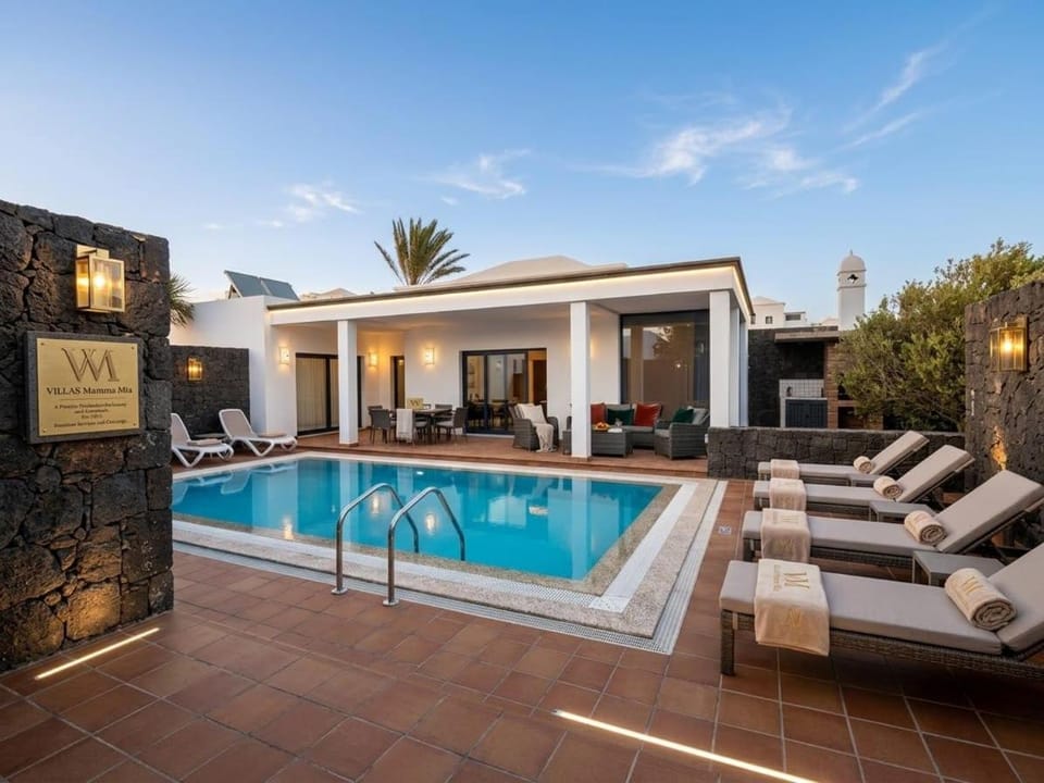 Villas Mamma Mia pool heat Private & Jacuzzi Villa in Playa Blanca