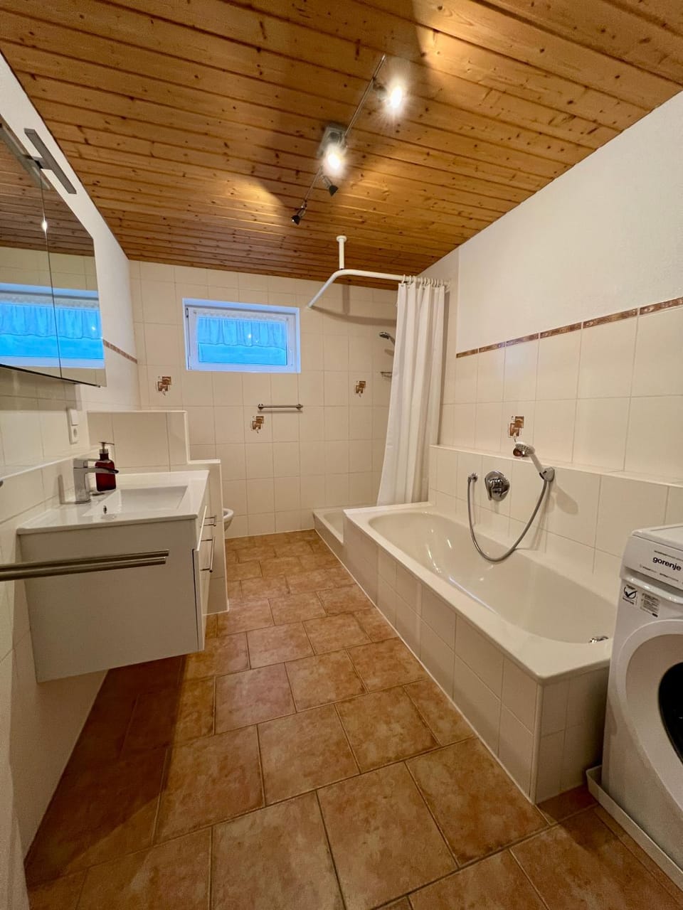 Bathroom, Bath, towels, washing machine