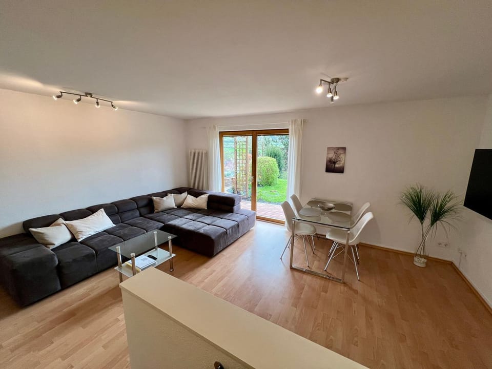 Communal lounge/ TV room, TV and multimedia, Living room, Seating area, Dining area, Evening entertainment