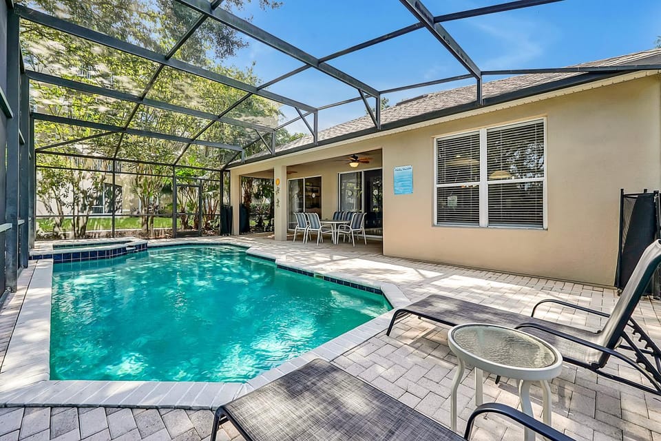 Patio, Day, Pool view, Swimming pool, Swimming pool, sunbed