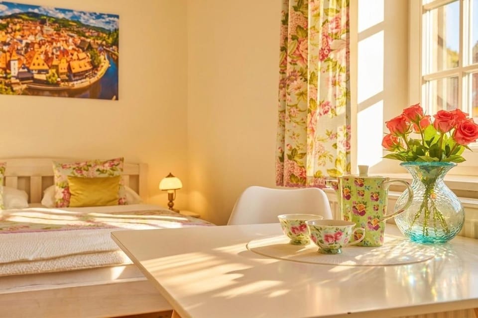 Living room, Food and drinks, Decorative detail