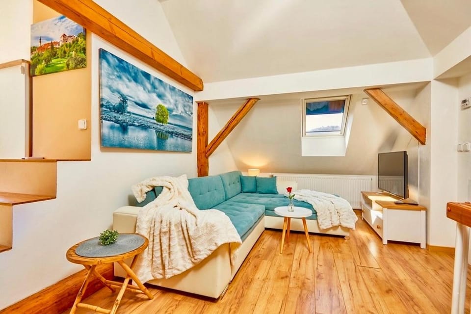 Bed, TV and multimedia, Living room, Seating area, Bedroom