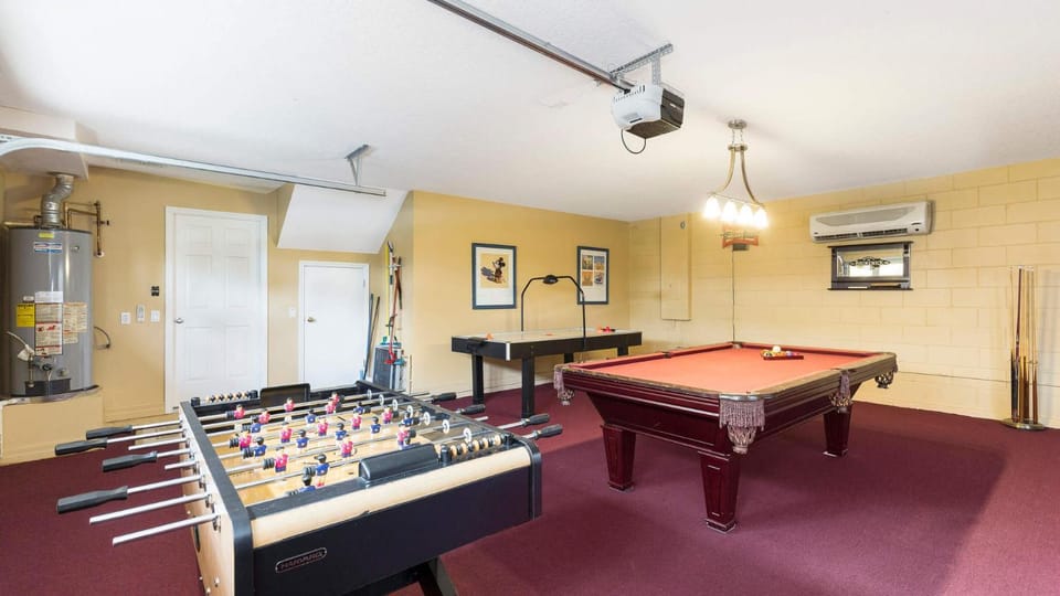 Billiard, Game Room
