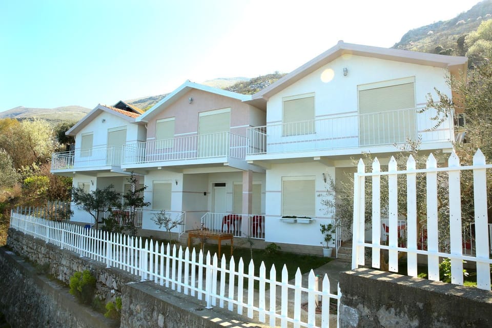 Vani i Bardhë Villa in Montenegro