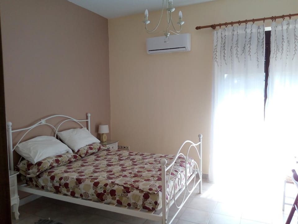 Bed, Bedroom, air conditioner