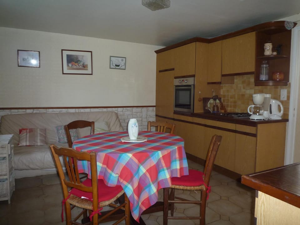 Kitchen or kitchenette, Living room, Dining area