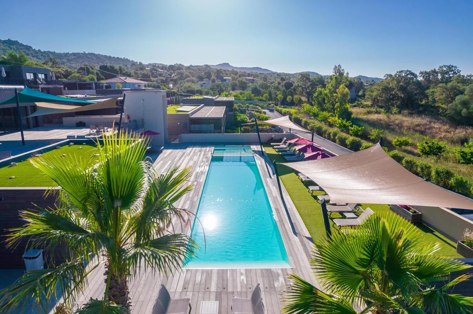 Day, Natural landscape, Mountain view, Pool view, Swimming pool, sunbed