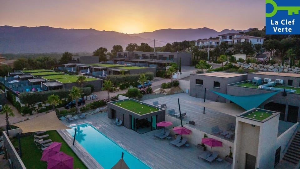 Property building, Nearby landmark, Day, Natural landscape, Mountain view, Pool view, Swimming pool, Sunrise, Sunset, sunbed