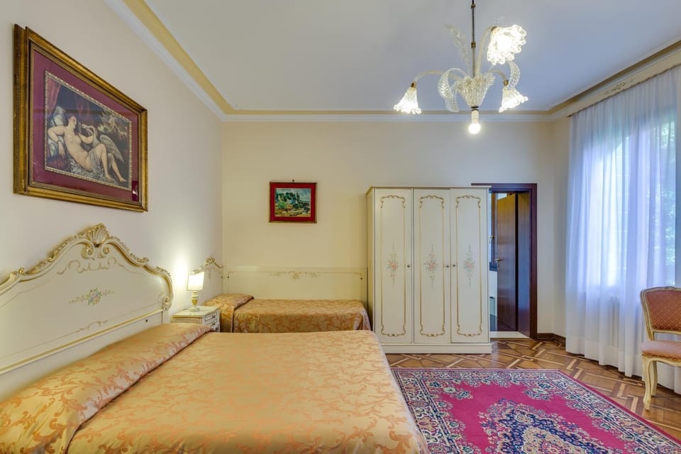 Hotel At Leonard Hotel in Venice