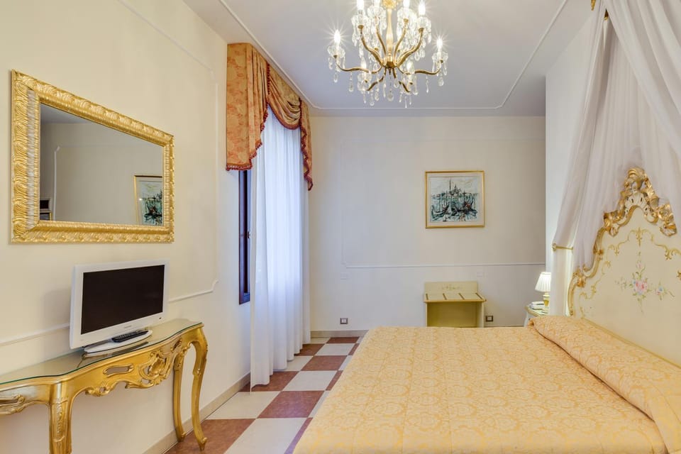 Hotel At Leonard Hotel in Venice
