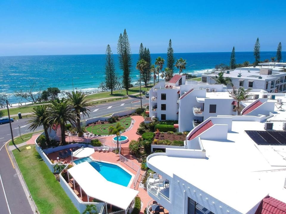 Property building, Neighbourhood, Natural landscape, Bird's eye view, Beach, Pool view, Sea view, Street view, Swimming pool, Location