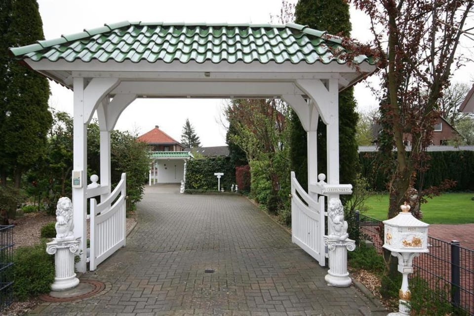 Patio, Facade/entrance