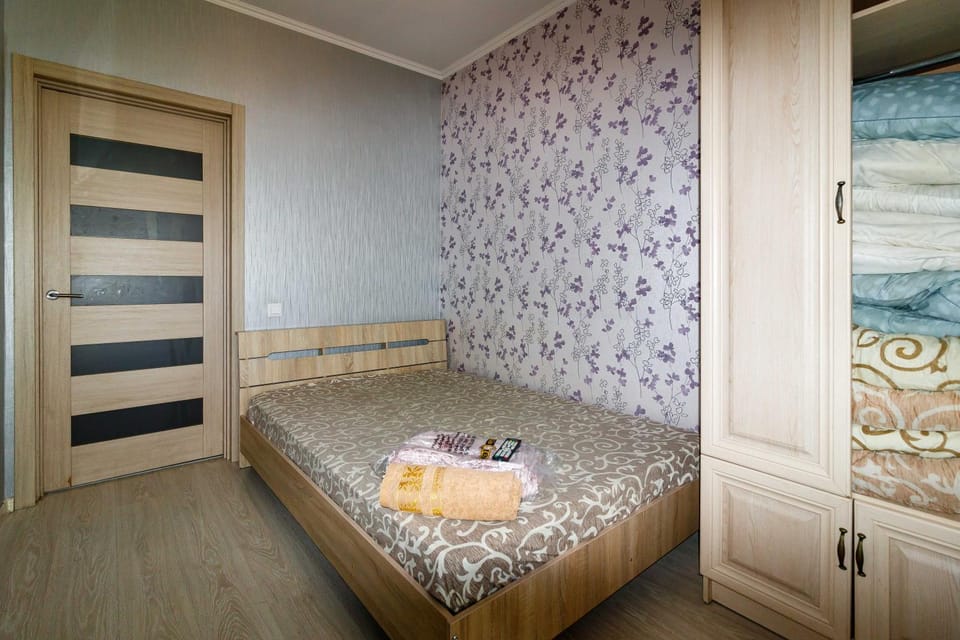 Bed, TV and multimedia, Bedroom, towels, wardrobe