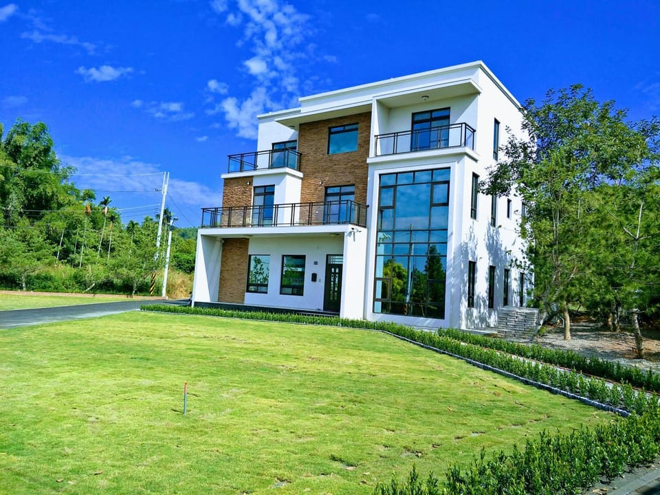 Property building, Spring, Day, Natural landscape, Garden, Garden, Garden view