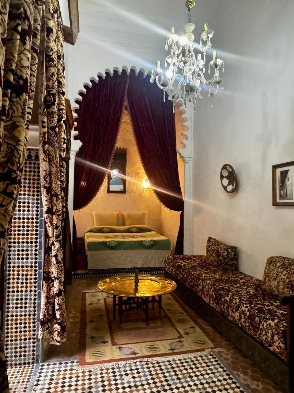 Bed, Photo of the whole room, Seating area, Bedroom