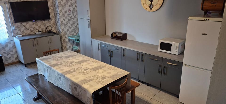 TV and multimedia, Kitchen or kitchenette, oven, pet friendly, stove