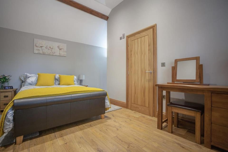 Herefordshire - Little Oak - Charming Cottage in Rural Location North of Hereford - Sleeps 2 Guets - Ideal For A Cozy Trip Away - Hosted By RENTMYHOUSE Apartment in Wales