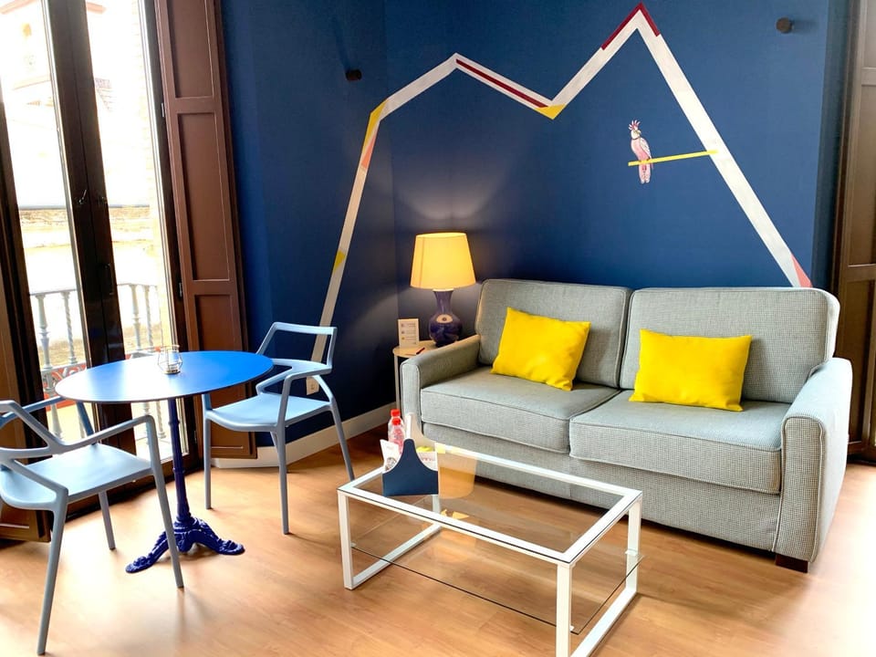 Living room, Seating area