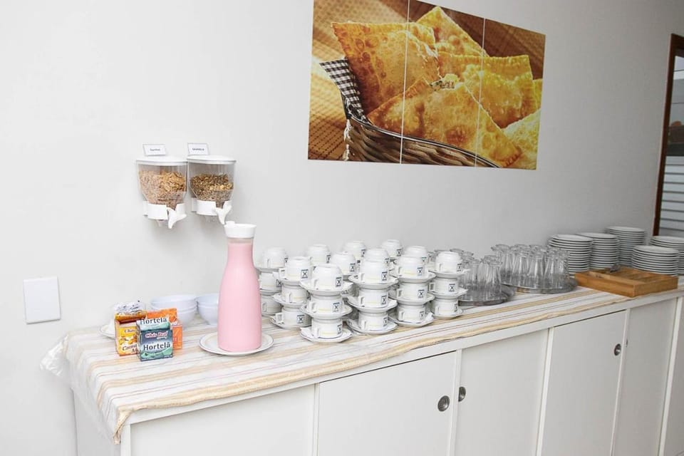 Coffee/tea facilities, Breakfast
