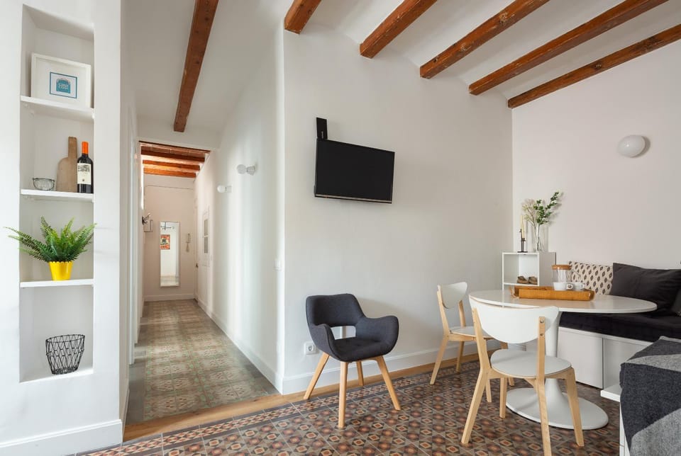TV and multimedia, Seating area, Dining area
