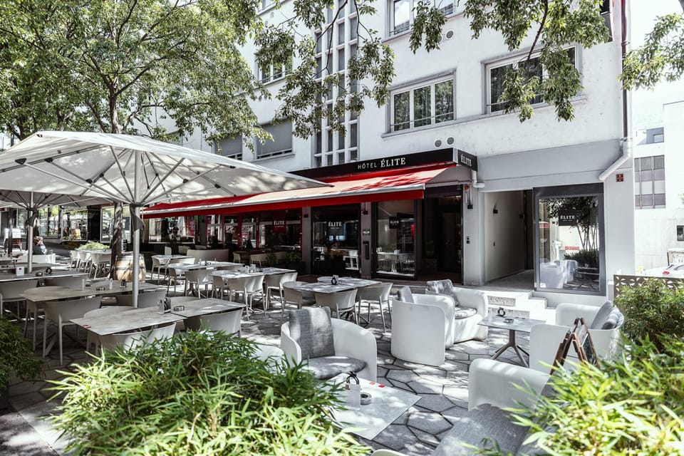 Property building, Patio, Facade/entrance