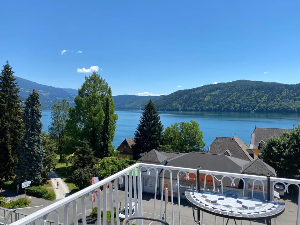 Balcony/Terrace, Lake view