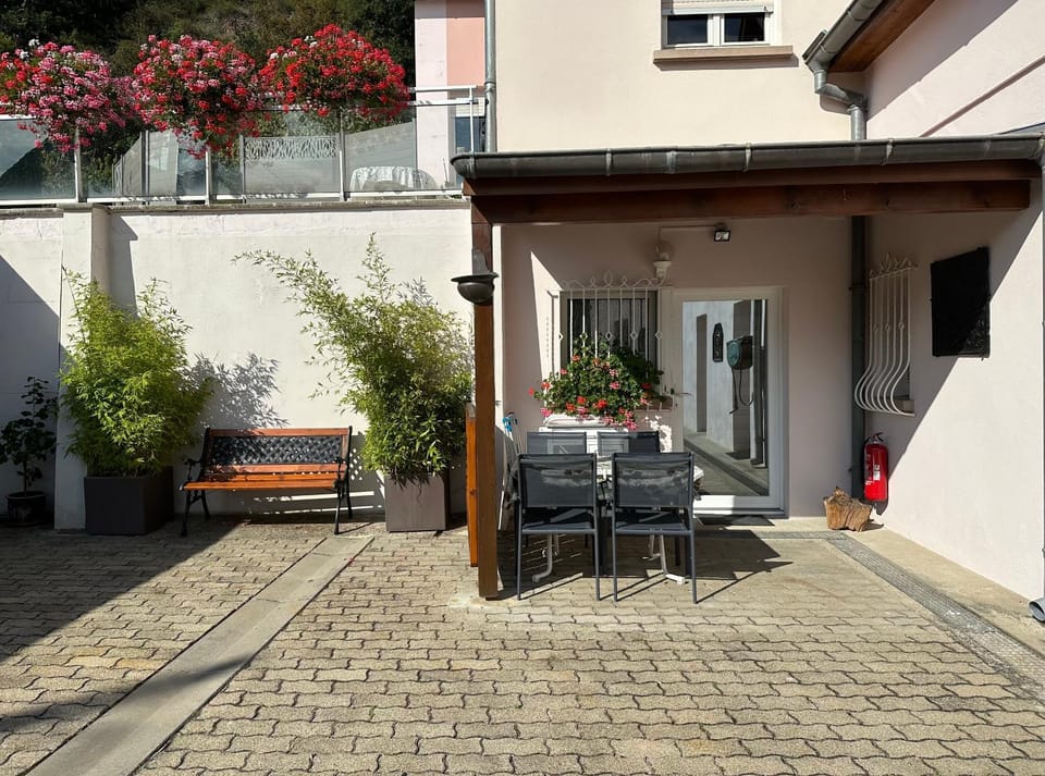 Property building, Patio, Dining area