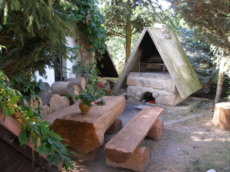Neighbourhood, Seating area