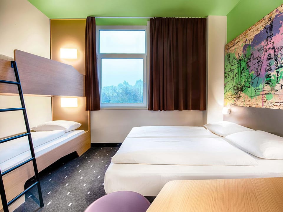 Photo of the whole room, Family