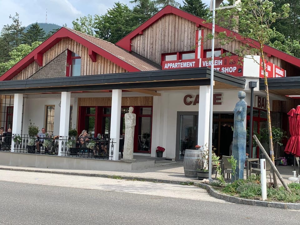 Facade/entrance