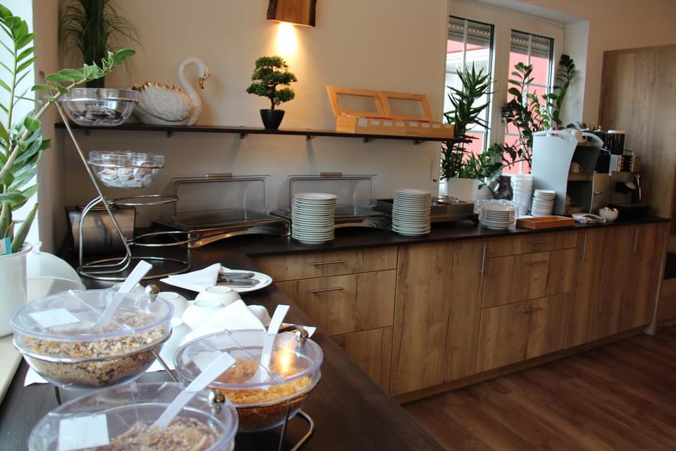 Coffee/tea facilities, Food and drinks, Food, Breakfast